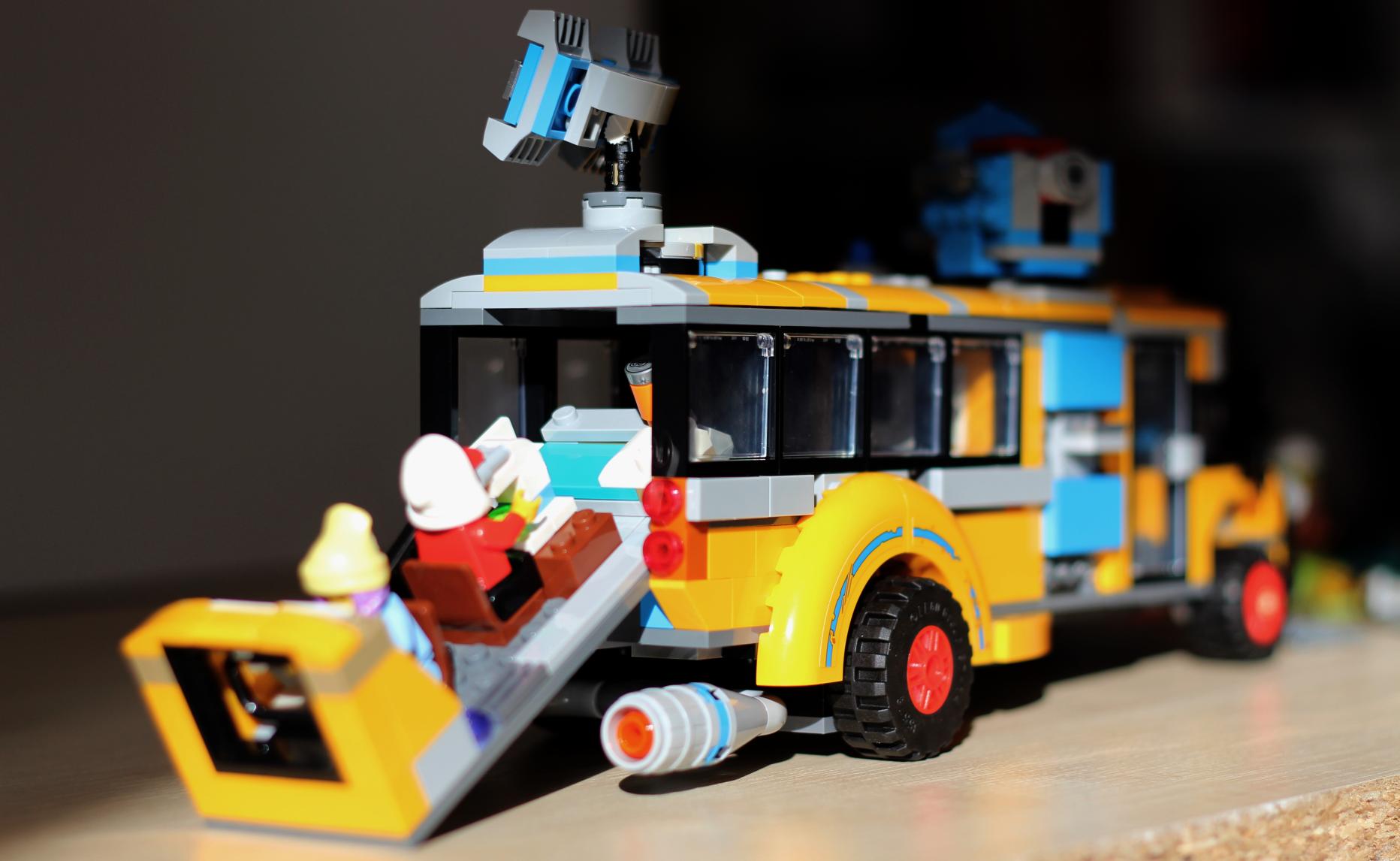 lego hidden side bus