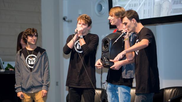 Musikeinlage durch das Gründerteam von Jukebag