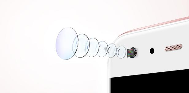 Leica-front-camera.jpg