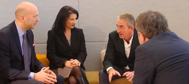 Franz Kühmayer, Manuela Lindlbauer und Michael Fried im Gespräch mit futurezone-Chefredakteur Gerald Reischl (v.l.n.r.)