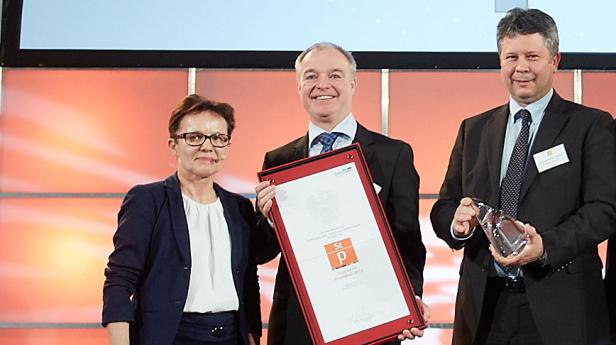 Im Bild v.l.n.r. Martha Mühlburger, Vorsitzende Jury; Peter Schwab, Vorstandsmitglied voestalpine AG; Franz Michael Androsch, voestalpine Leitung Forschung und Entwicklung