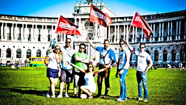 Das STARTeurope Team vor der Wiener Hofburg