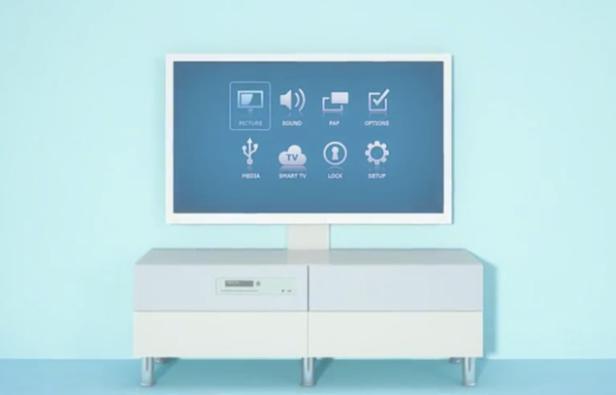 Ein Smart-TV zeigt ein Menü mit Optionen wie Bild, Ton und Einstellungen.