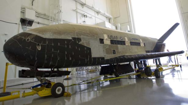 Das X-37B Raumfahrzeug besitzt eine 2,1 mal 1,2 große Ladebucht.
