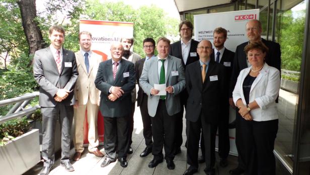 Die Teilnehmer des InnovationsDialog "Bionik" v.l.n.r: Rafael Rasinger (Außenwirtschaft Austria), Roland Naderer (FerRobotics), Marius Geller (Fachhochschule Dortmund), Werner Baumgartner (RWTH Aachen), Franz Nickl (Außenwirtschaftscenter Frankfurt), Ha