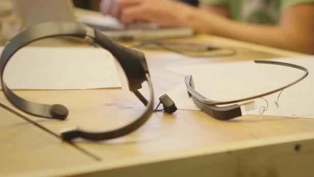 EEG-Headset und Google Glass