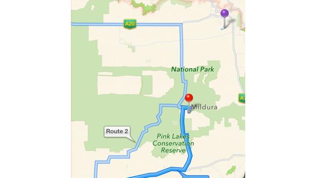 Apple zeigt Mildura (rote Stecknadel) mitten im Nationalpark, tatsächlich liegt die Stadt 70 Kilometer nordwestlich (violette Stecknadel)