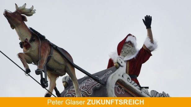 APHochseil-Motorradfahrer Dean Schmidt winkt am Montag, 24. November 2008, als Weihnachtsmann verkleidet aus einem Rentierschlitten in Berlin. Mit der Aktion wurde der Weihnachtsmarkt zwischen der Jannowitzbruecke und Alexanderplatz eroeffnet. (AP Photo/M
