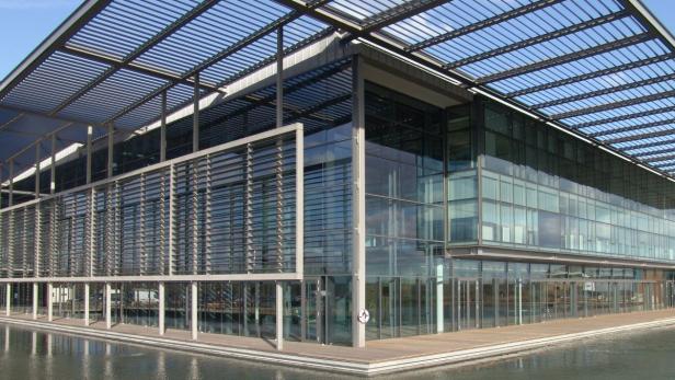 Das Sophos-Hauptquartier umgeben von Wasser