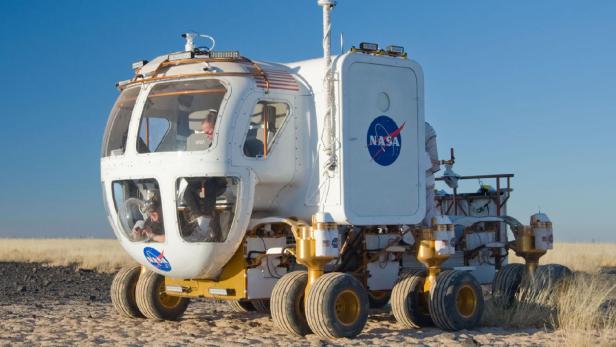 In Zukunft könnten Astronauten mit einem Gefährt wie diesem durch die Mondlandschaft fahren