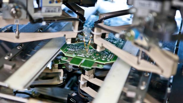 Leiterplatten-Produktion im AT&S-Stammwerk in Hinterberg/Leoben: In einem Mittelklasse- bzw. Oberklassefahrzeug stecken bis zu 200 Leiterplatten.