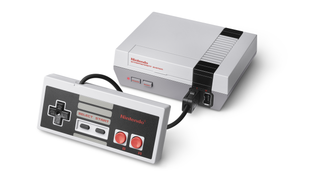 Ein Nintendo Entertainment System (NES) mit angeschlossenem Controller.