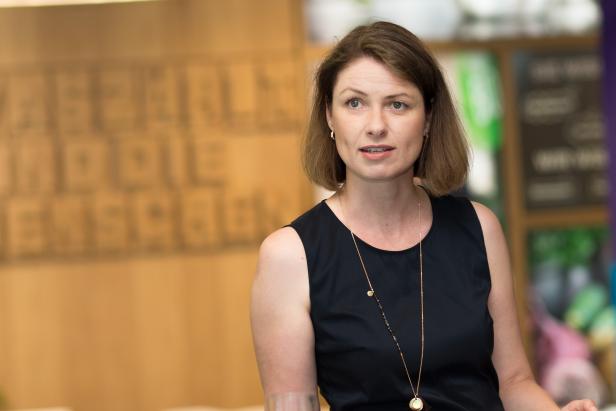 Birte Quitt, Erste Bank