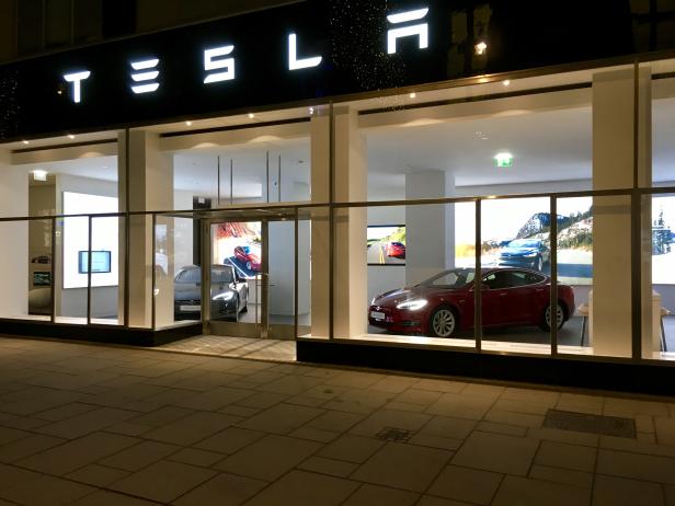 Tesla Store Wien