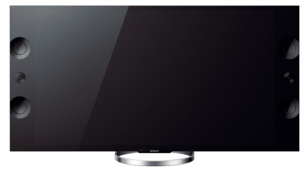 Ein schwarzer Sony-Fernseher mit Lautsprechern an den Seiten steht auf einem silbernen Fuß.