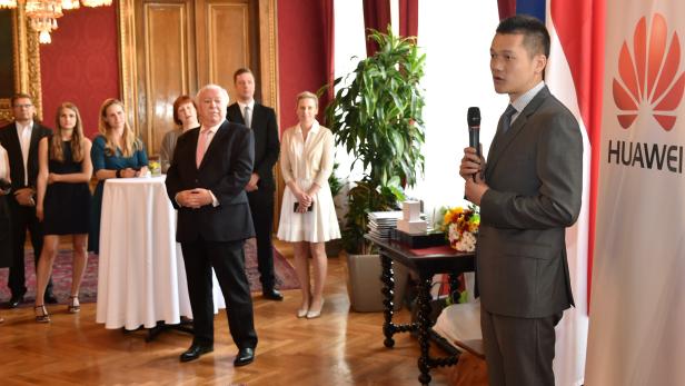 Jay Peng, Managing Director von Huawei Österreich, im Wiener Rathaus