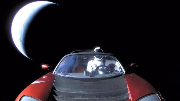 Tesla mit Starman im All