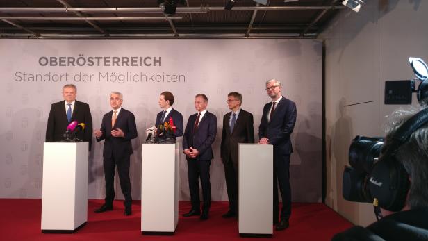 v.l.n.r.: Hans Wimmer (ABB), Ulrich Spiesshofer (ABB CEO), Sebastian Kurz, LH Thomas Stelzer, Peter Terwiesch (ABB) und LH-Stv. Michael Strugl