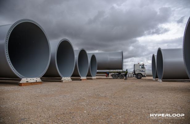 hyperlooptt_tube_4.jpg