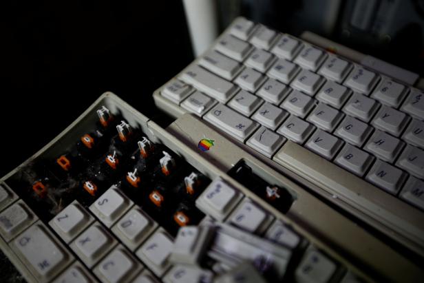 In der Sammlung des österreichischen Apple-Computer-Sammlers Borsky in Korneuburg sind Tastaturen von Apple-Computern zu sehen.