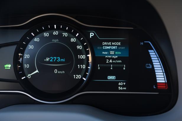Hyundai Kona Elektro im Test: Gebremst wird mit der Hand