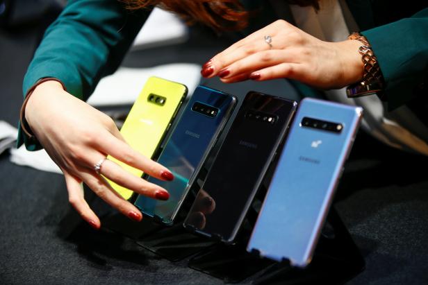 A Samsung employee arranges the new Samsung Galaxy S10e, S10, S10+ and the Samsung Galaxy S10 5G smartphones at a press event in London