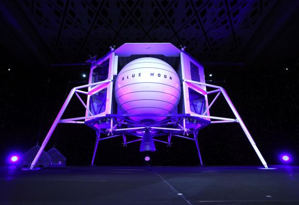 US-BLUE-ORIGIN-FOUNDER-JEFF-BEZOS-MAKES-ANNOUNCEMENT-AT-SATELLIT