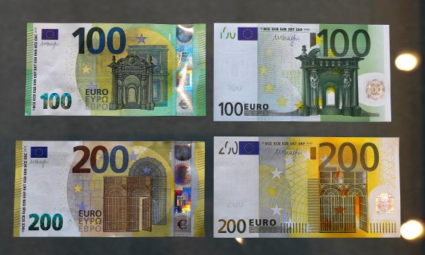 The new 100 and 200 Euro banknotes (L) are presented in comparison to the old banknotes at the headquarters of Germany's Federal reserve Bundesbank in Frankfurt