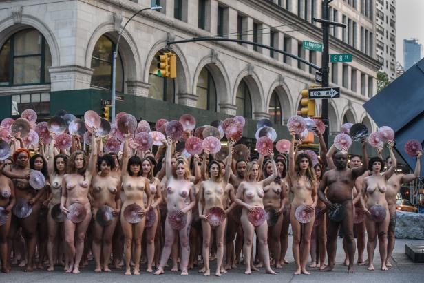 US-PHOTOGRAPHER-SPENCER-TUNICK-STAGES-ONE-OF-HIS-LARGE-SCALE-GRO