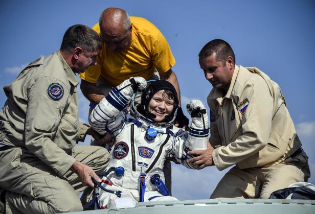 Soyuz MS-11 spacecraft touchdown outside Jezkazgan (Zhezkazgan)