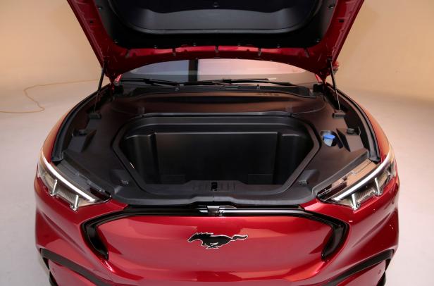 Ford Stellt Gunstigen Tesla Model X Rivalen Mustang Mach E