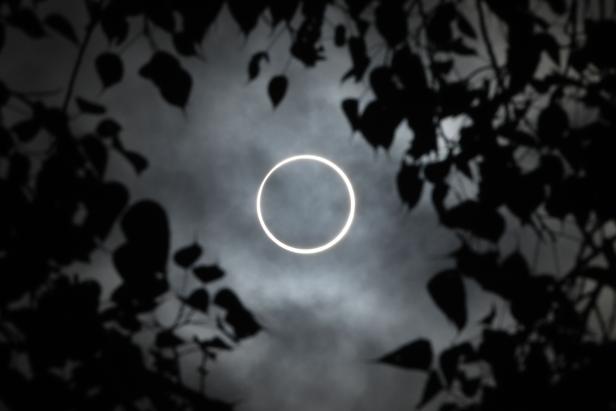 TOPSHOT-INDIA-ASTRONOMY-SOLAR-ECLIPSE