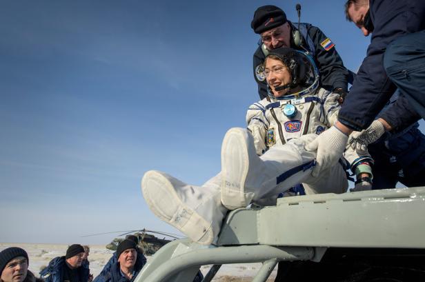 TOPSHOT-KAZAKHSTAN-RUSSIA-US-ITALY-SPACE-ISS-LANDING