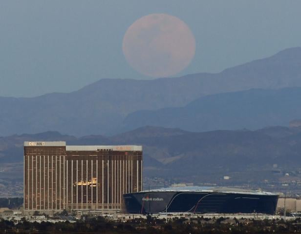 US-'PINK-MOON'-IS-LARGEST-SUPERMOON-OF-2020