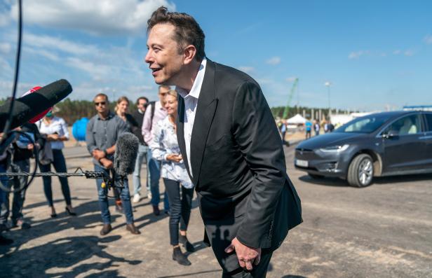 Musk Besucht Tesla Baustelle In Berlin Vermisst Rave Hohle