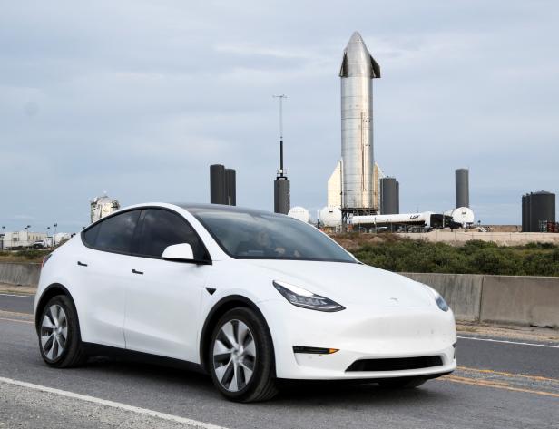 Arrival of SpaceX in the small Texas town of Boca Chita, in the days before a test launch of the company's new  super heavy-lift Starship rocket