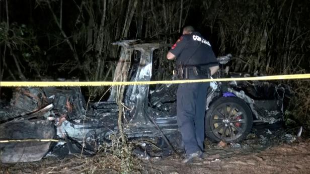 Heftiges Video: Tesla-Autopilot crasht ungebremst in Polizeiauto (Symbolbild)