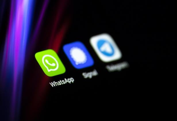 Whatsapp application loses users over privacy policy change