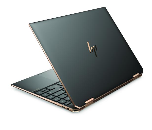 Ein geöffneter HP Spectre Laptop in dunkler Farbe mit goldenen Akzenten.