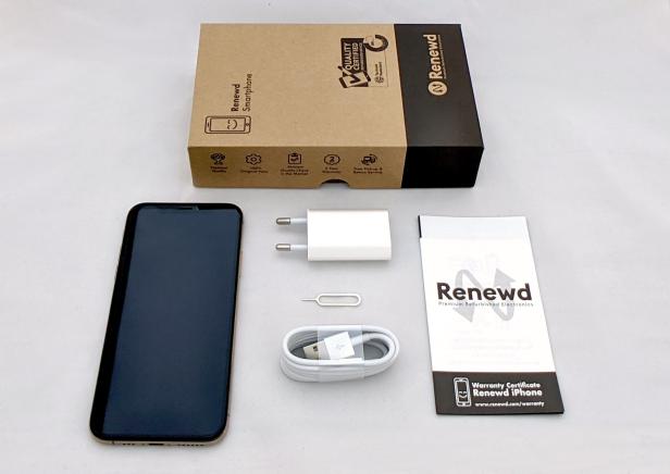 Karton mit Packungsinhalt inklusive refurbished iPhone