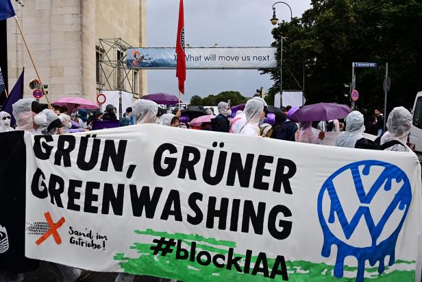 GERMANY-AUTOMOBILE-SHOW-CLIMATE-ENVIRONMENT-PROTEST