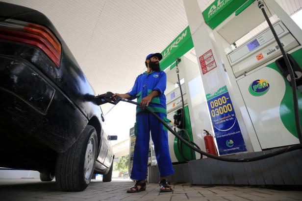 Pakistan's government decrease petrol price