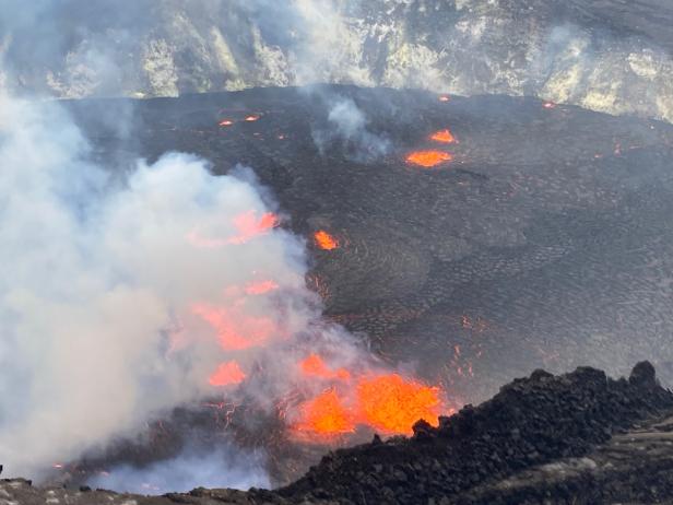 New eruption at Kilauea volcano's summit in Hawaii