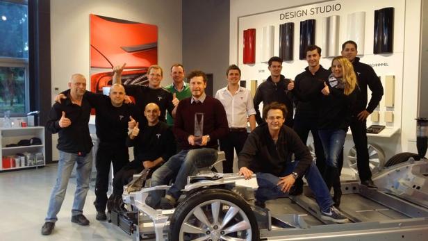 Das Tesla Österreich-Team mit dem futurezone Award