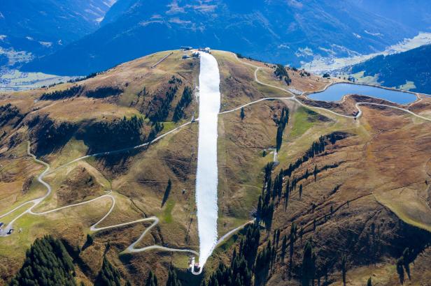 SALZBURG: BEGINN DER SKISAISON AUF DER RESTERHÖHE IN MITTERSILL (PINZGAU)