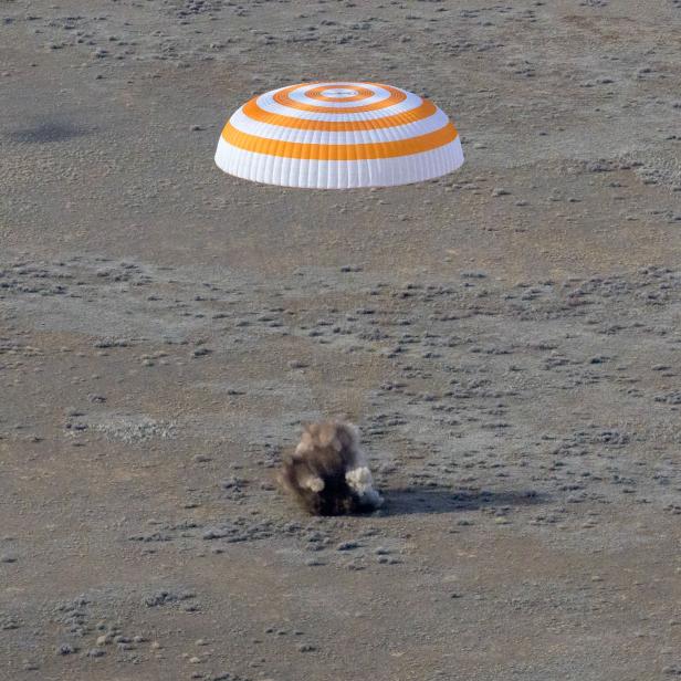 KAZAKHSTAN-RUSSIA-US-SPACE-ISS-LANDING