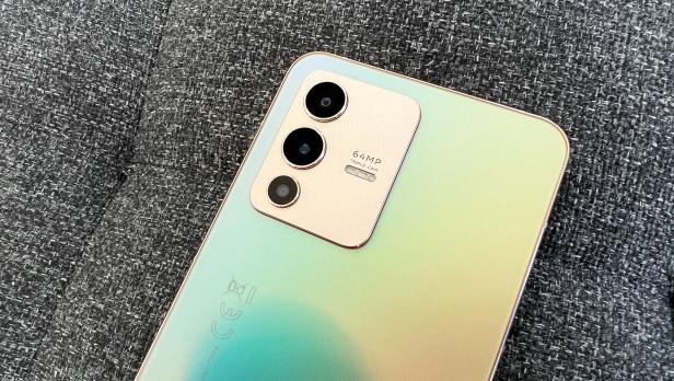 Vivo V23 im Test: Raffiniertes TikTok-Handy im iPhone-Look