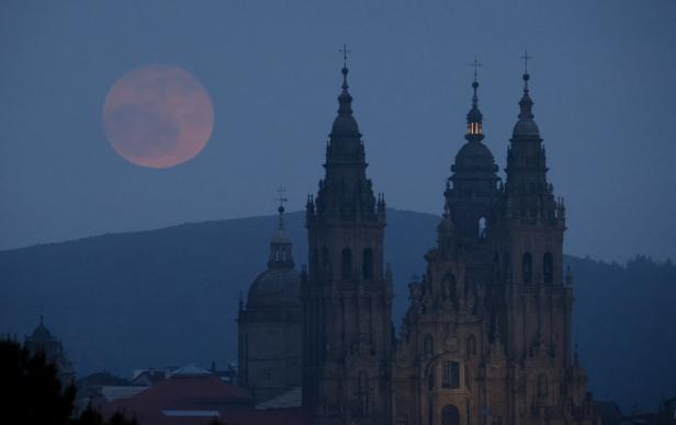 Pink Full Moon in Logrono