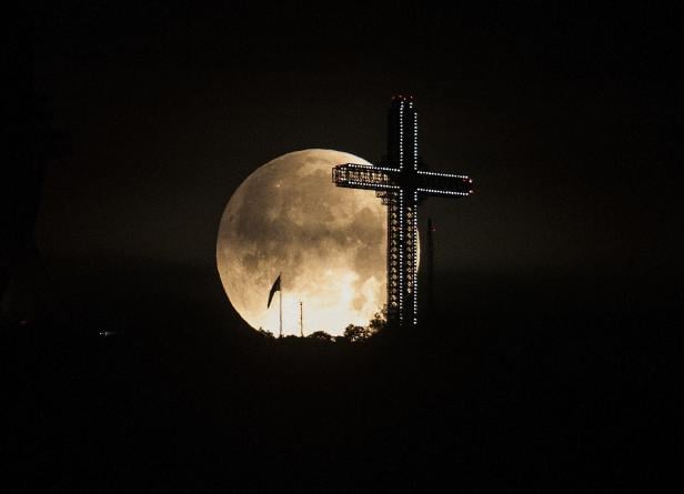 NORTH MACEDONIA-ASTRONOMY-ECLIPSE-MOON