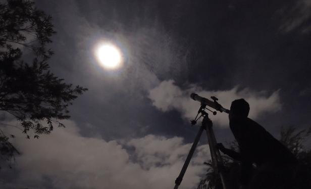 TOPSHOT-COLOMBIA-ASTRONOMY-MOON-ECLIPSE